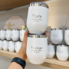 Copo térmico 350ml personalizado e com tampa colocada